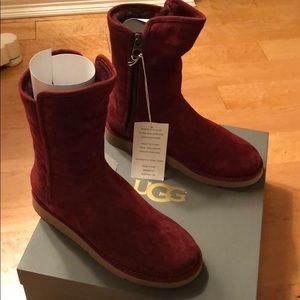 BRAND NEW ABREE SHORT UGGS!! (In box)